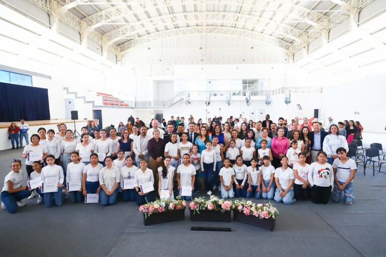 Gobierno del Estado de Aguascalientes entregó diplomas a niñas que cursaron taller de Python