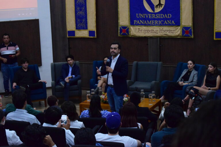 Gobiernos se autosabotean al cometer actos de corrupción: Álvarez Máynez