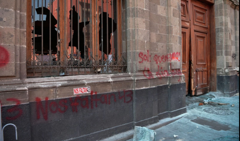 El Centro Prodh se deslinda del ataque a Palacio Nacional