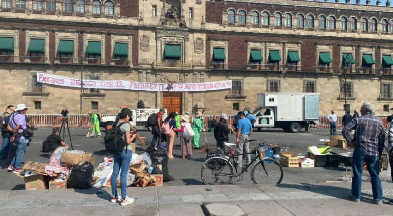 Abogado de padres de los normalistas de Ayotzinapa pidió a AMLO que haga oficial la reunión