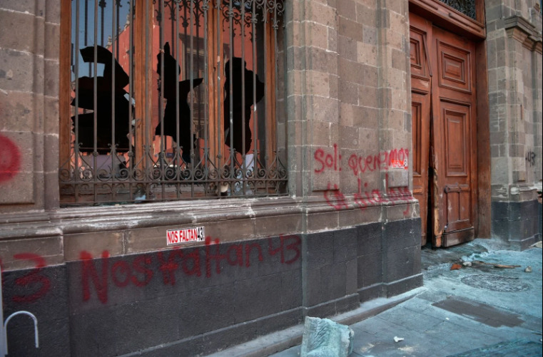AMLO tilda de “vulgar acto de provocación” el portazo en Palacio Nacional