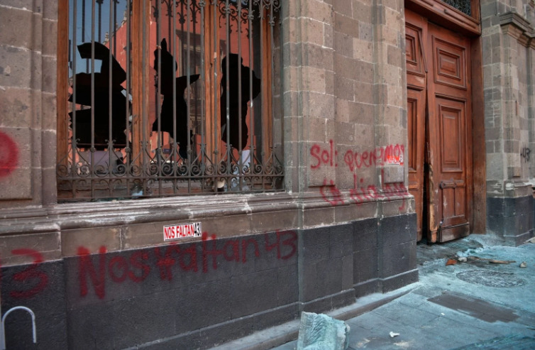 Sheinbaum justifica acusación de AMLO contra normalistas ante “portazo”