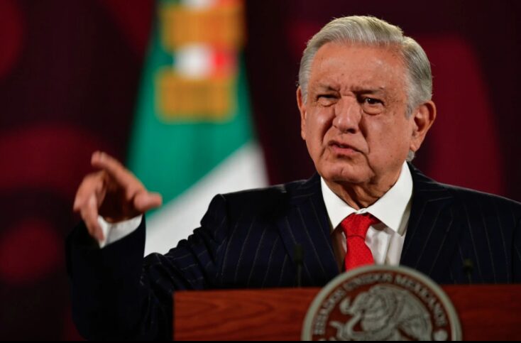 AMLO llama a normalistas de Ayotzinapa “a que no abusen” en sus protestas