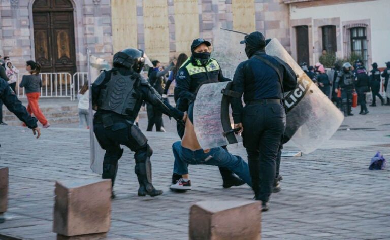 Amnistía Internacional condena los actos de represión en el 8M