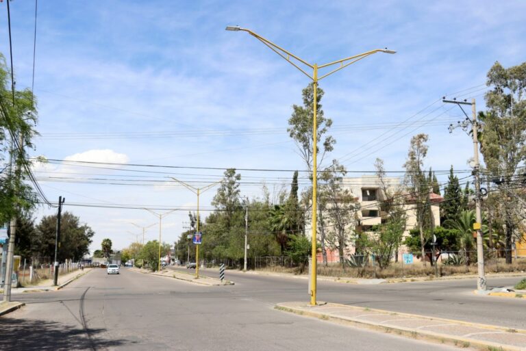 Cierres viales parciales en el Ojocaliente, Aguascalientes por limpieza de camellones