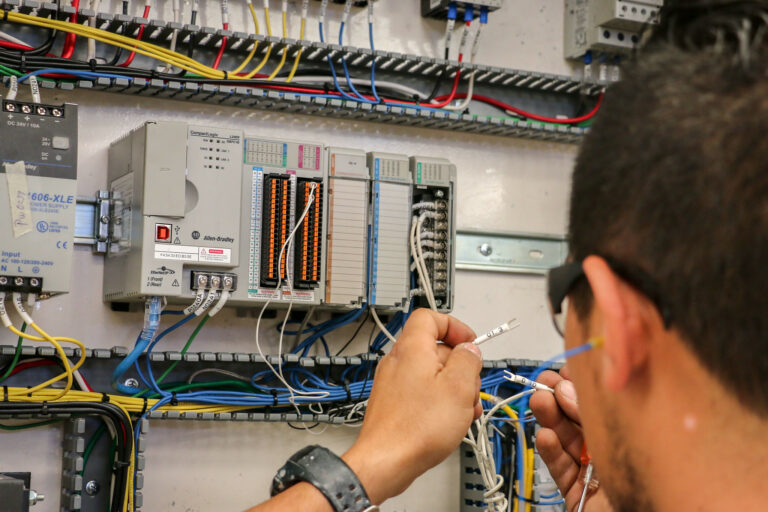 Estudiantes de Ingeniería cuentan con una alta empleabilidad en la industria 