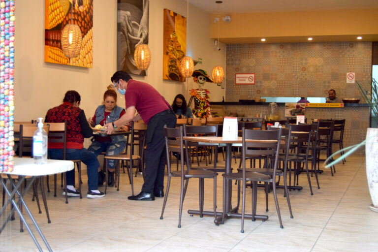 Denuncian a falsos verificadores que buscan sacar dinero a empresarios restauranteros en Aguascalientes