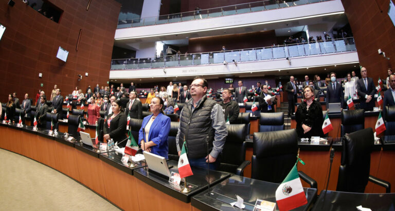 En el Senado buscan castigar a quienes enganchan a niñas, niños y adolescentes 