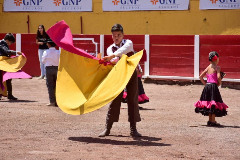 Defensores de corridas de toros buscan en los jóvenes nuevos seguidores