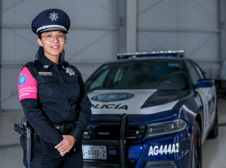 Policía Rosa resguarda a mujeres feriantes en estado inconveniente