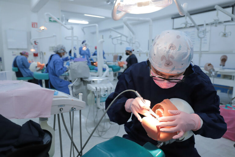 Tiene la UAA Laboratorio de Simulación Odontológica único en el continente