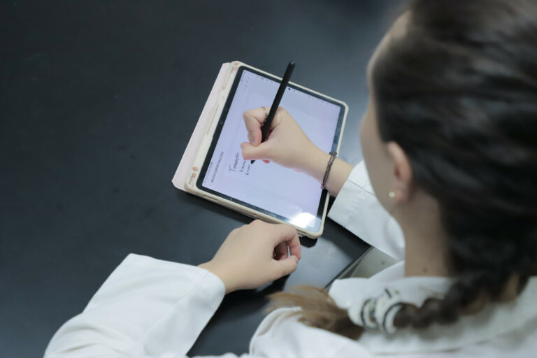 UAA facilita a sus estudiantes la tutoría de pares a través de aplicación