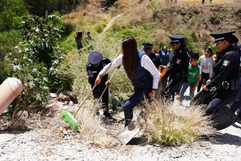 Gobierno del Estado realizó labores de limpieza en el río del fraccionamiento La Ribera 