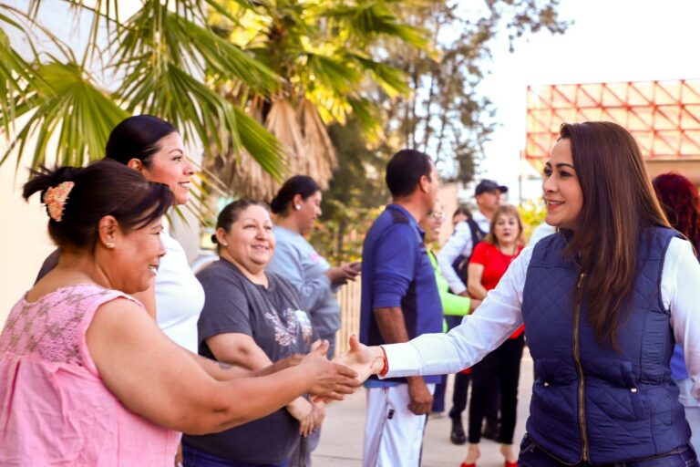 Tere Jiménez se reunió con habitantes de Lomas del Ajedrez