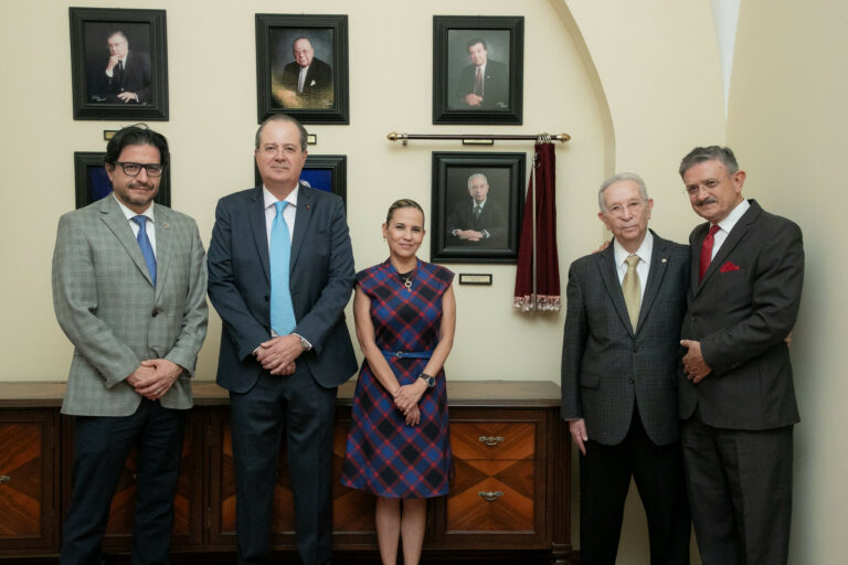 UAA devela fotografía de Camilo Barba como expresidente del Patronato Universitario 