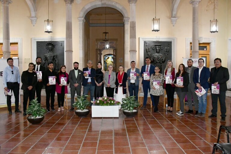 Presentan revista institucional impresa Alto Contraste del IEE 