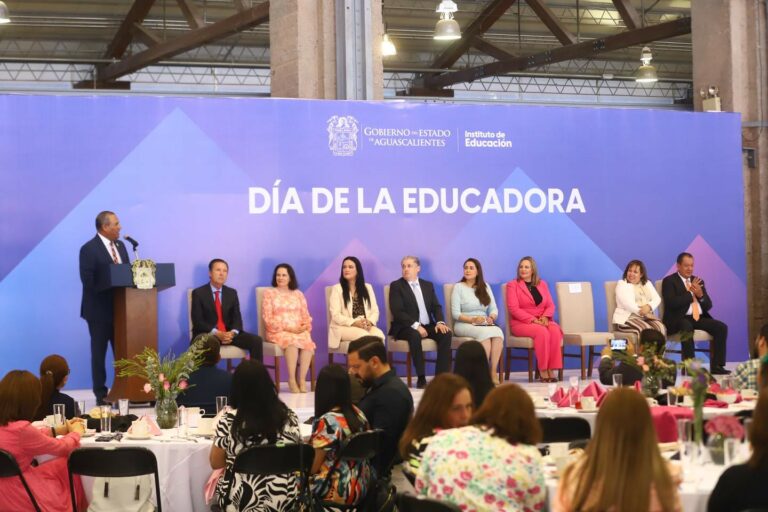Reconoce Tere Jiménez a las educadoras de Aguascalientes