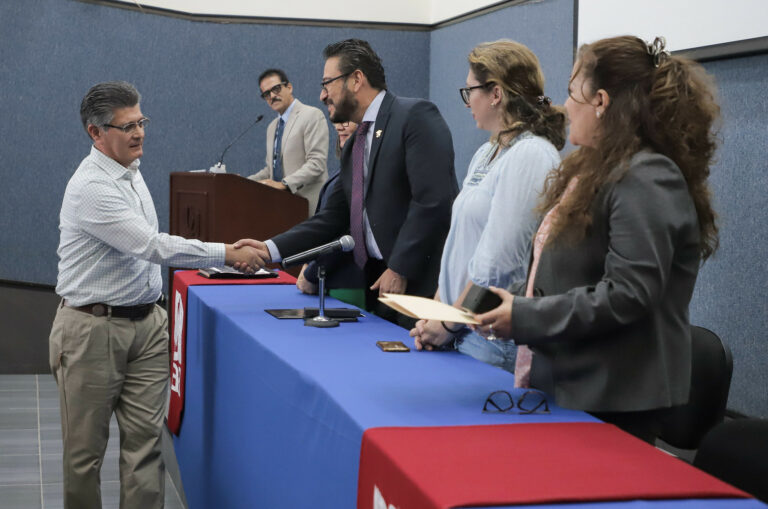 Reconocen a coordinadores de los posgrados del CCB de la UAA 