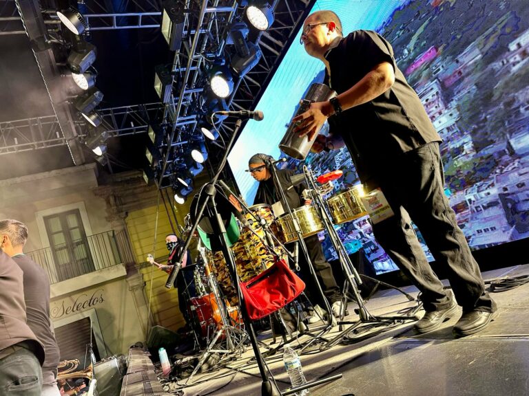 Grupo Sonoro rindió tributo a Celso Piña en el Corredor Cultural Carranza