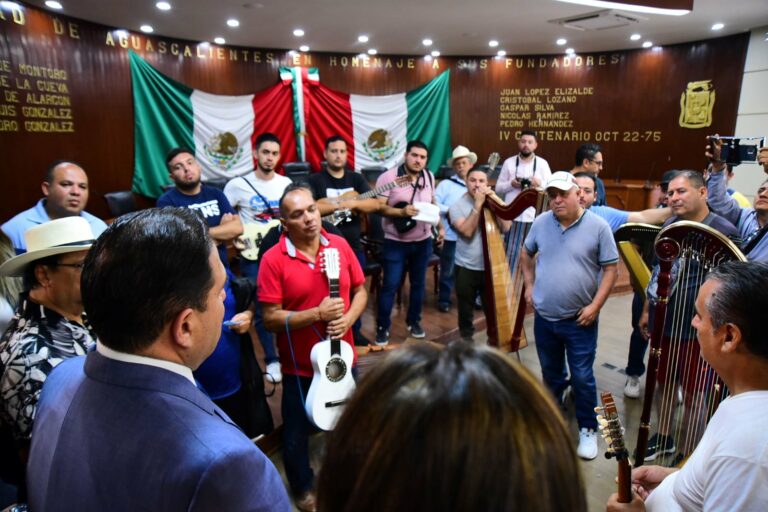 Ayuntamiento de Aguascalientes recibió a músicos veracruzanos