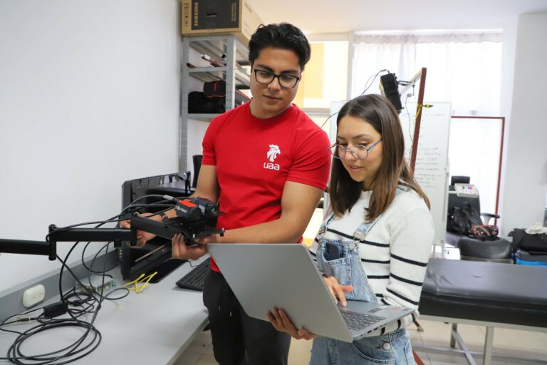 Alumnos de la UAA trabajan con cámara Intel para medir la frecuencia cardiaca de pacientes pediátricos