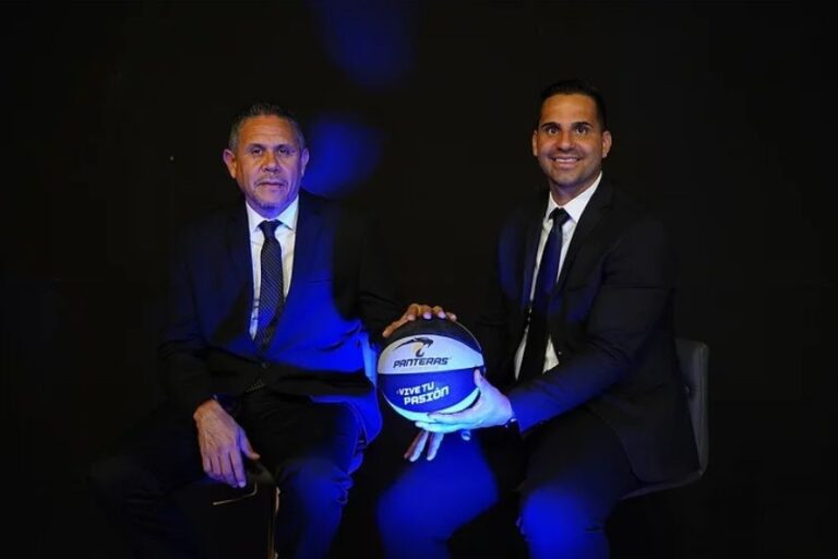 José Martínez y Erick Rodríguez, coach y asistente de Panteras
