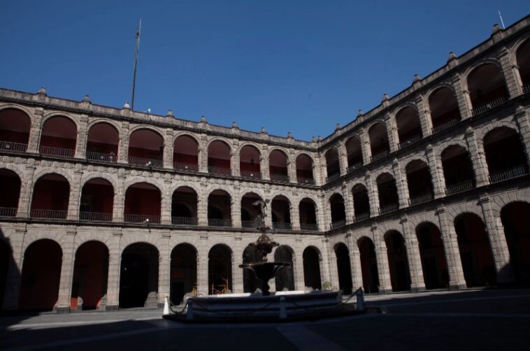 AMLO recibe en Palacio Nacional a integrantes de la NASA 