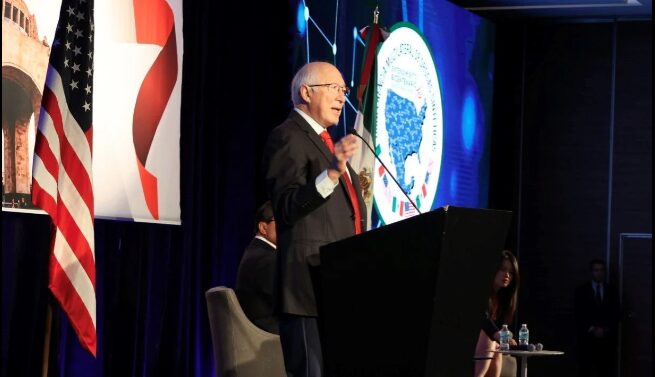 Tras reclamos de López Obrador a EU, Ken Salazar destaca cooperación antinarco