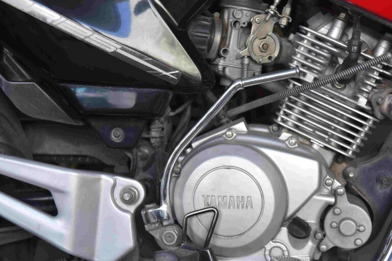 Motociclistas deben circular por los carriles de extrema derecha