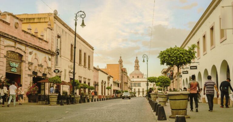 Historia de Aguascalientes: Así ha cambiado la decoración del Corredor Cultural Carranza a lo largo de los años