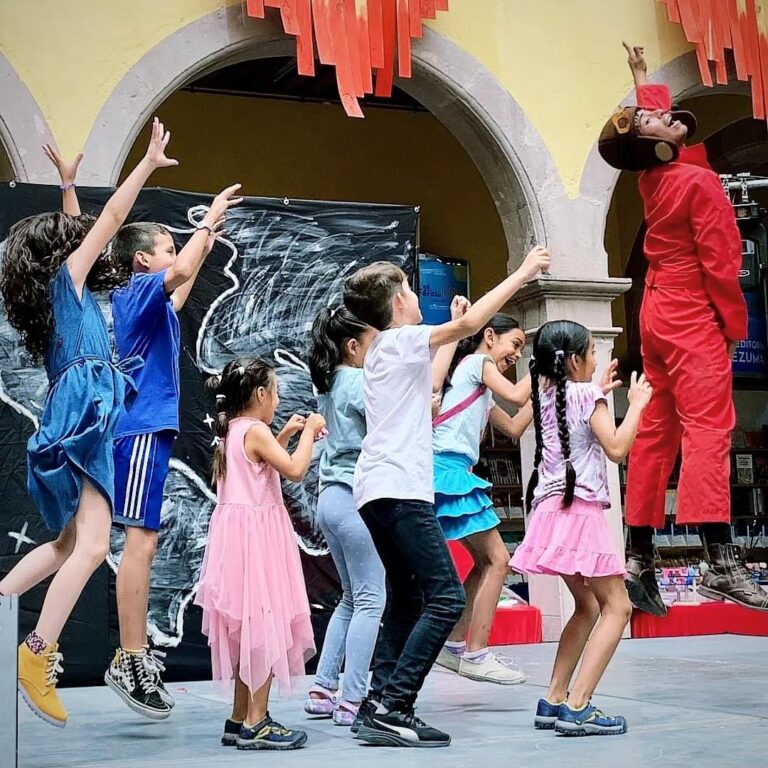 Se llevó a cabo en la Línea Verde la obra de teatro La Ruta del cuento