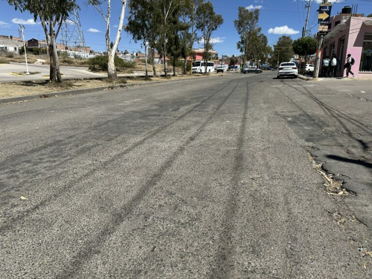 Cierres de calles por colocación de concreto hidráulico en Av. Mariano Hidalgo