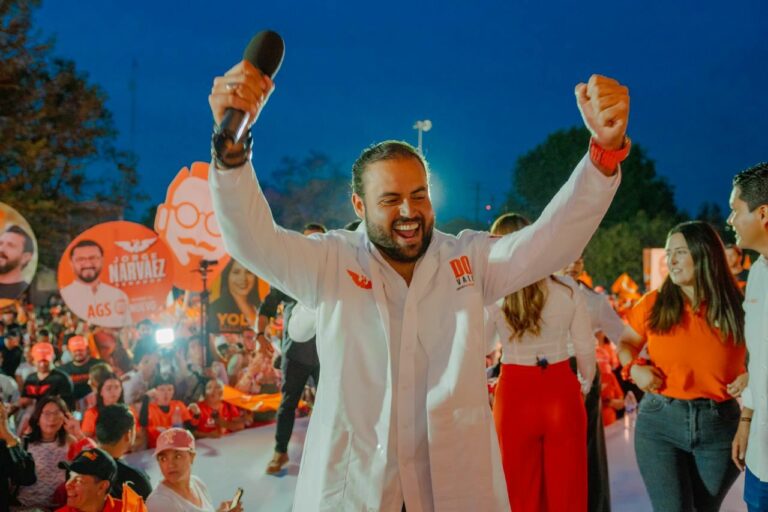 El Doc Valdés sale a las calles de Aguascalientes a poner orden en salud