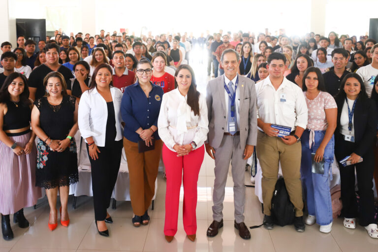 Gobernadora de Aguascalientes se reunió con estudiantes de la UTA