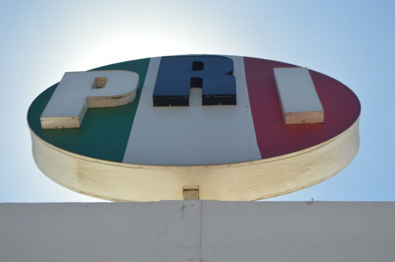 Edificio priísta en Aguascalientes caracterizado por una total opacidad