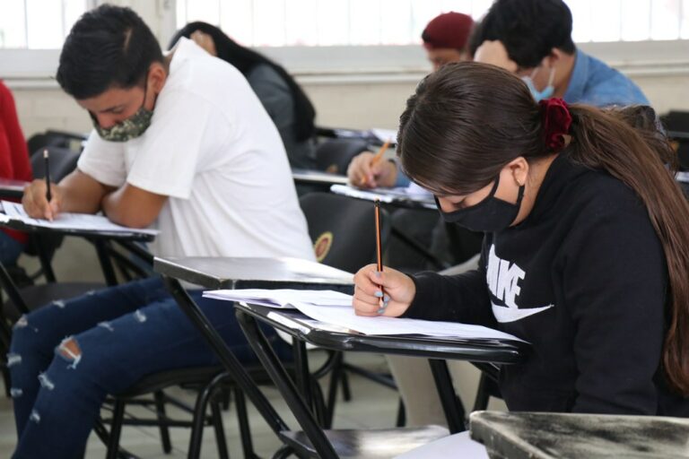 Después de cinco años se aplica nuevamente el EXANI I para egresados de secundaria