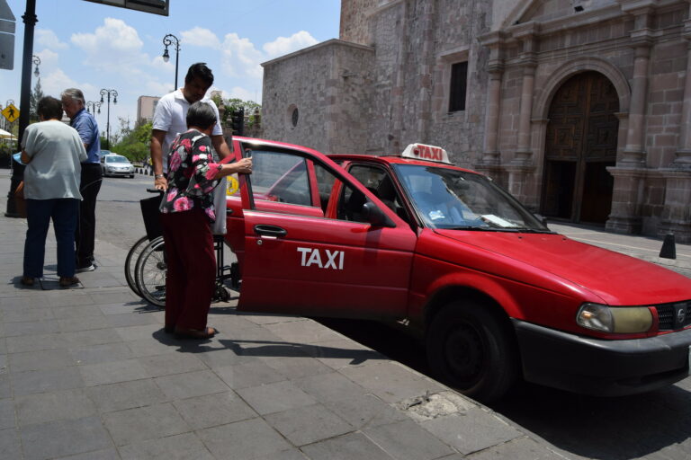 Taxistas de Aguascalientes buscan blindarse contra la inseguridad