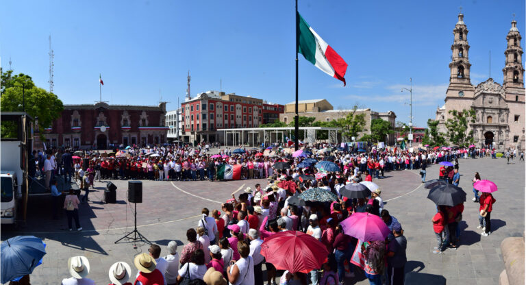 Denuncian acarreo masivo en visita de Xóchilt Gálvez y presuntos desvíos millonarios