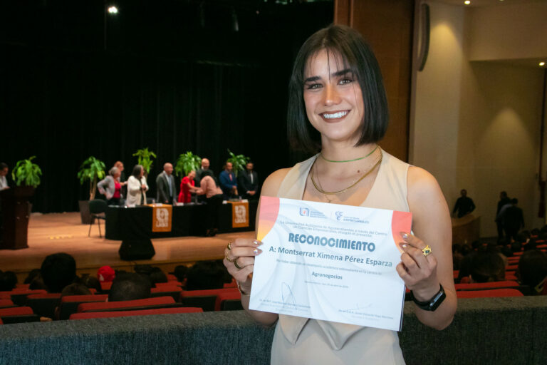 UAA reconoce a alumnos de excelencia y maestros mejor evaluados 