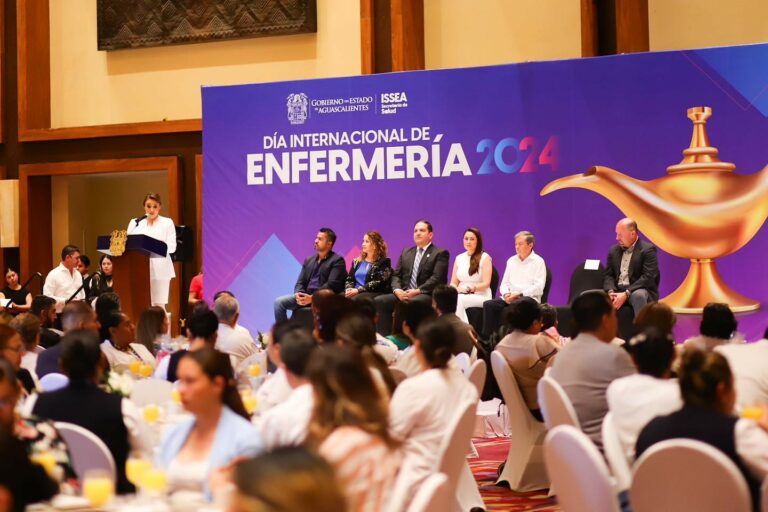 Gobernadora reconoció a enfermeras y enfermeros por su día