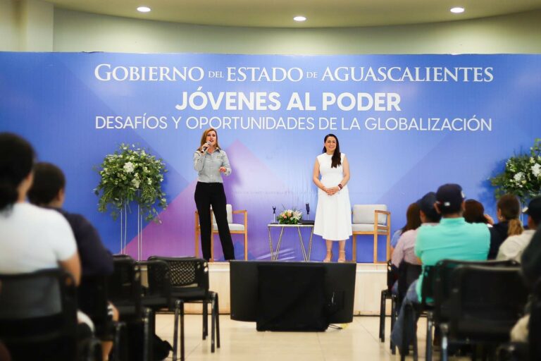 Alumnas y alumnos de la UTNA recibieron la visita de Tere Jiménez
