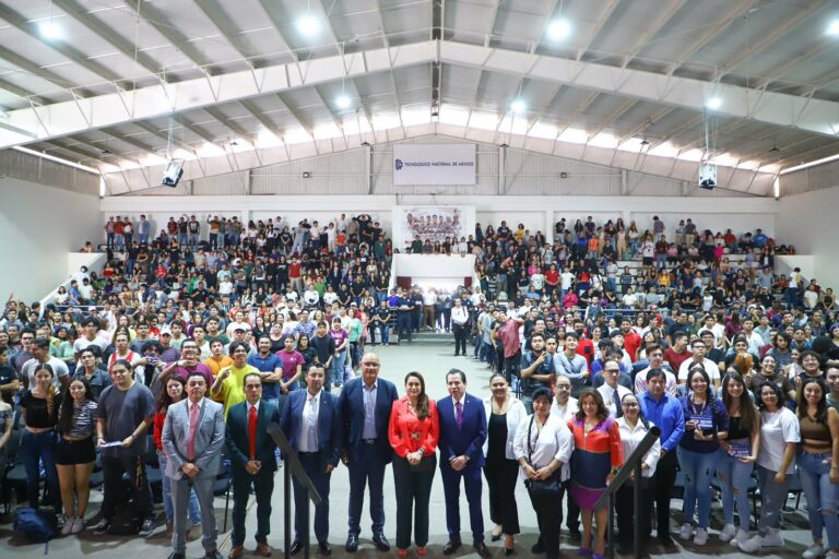 Gobernadora sostuvo diálogo abierto con estudiantes del ITA