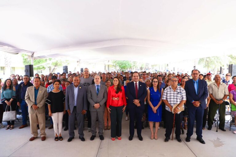Reconoce Tere Jiménez legado de docentes jubilados