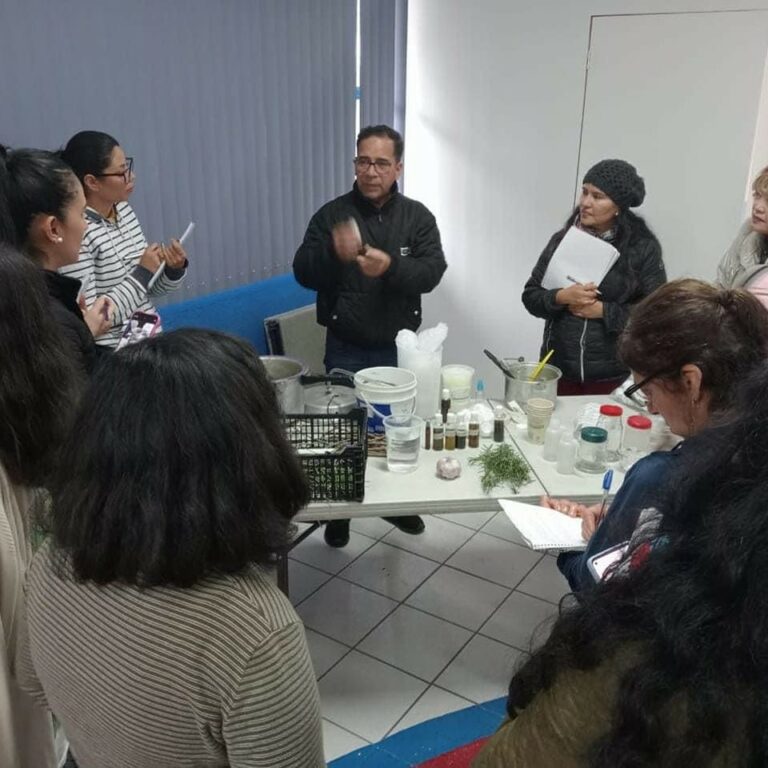 Imparte SEMADESU el taller “Farmacia viviente”