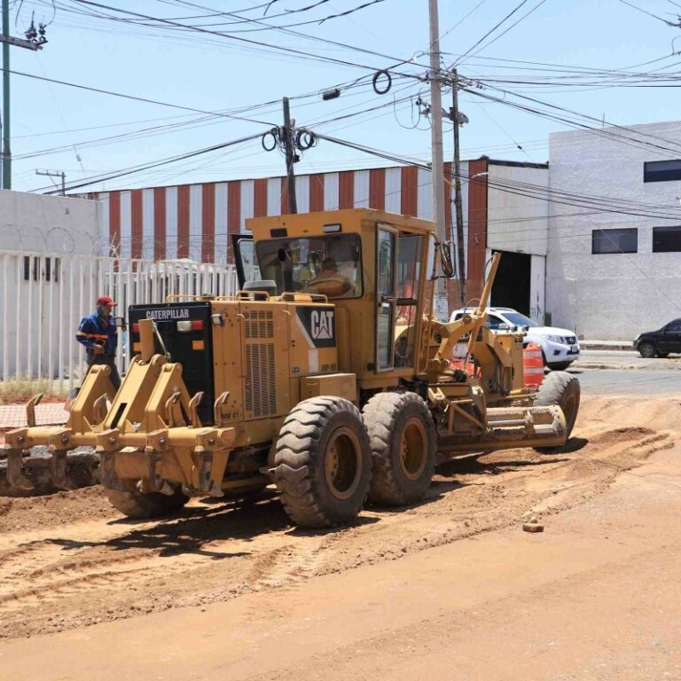Continúa cerrado tramo en la Avenida Julio Díaz Torre