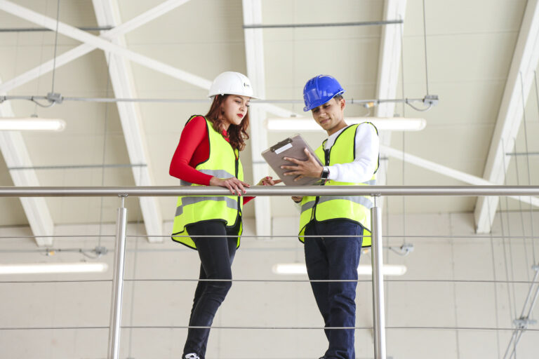 Jóvenes de la UTA complementan su formación en empresas locales