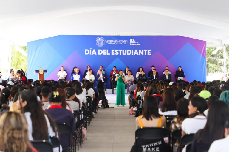 Gobernadora impartió plática en la Escuela Secundaria Técnica No. 10