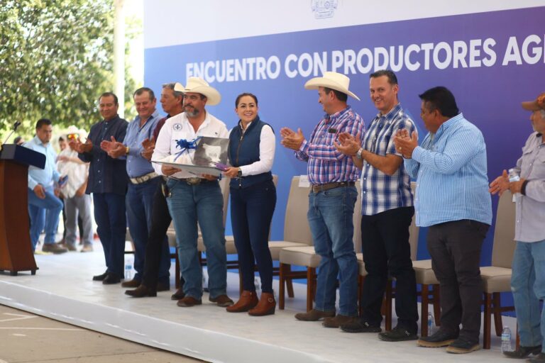 Se reúne Tere Jiménez con productores de San Francisco de los Romo