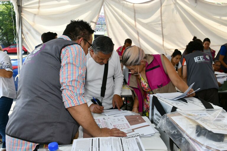 IEE entrega paquetes electorales a Mesas Directivas de Casilla 