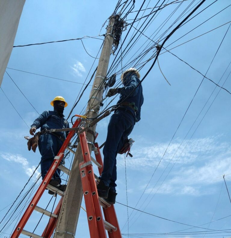 Cierre de carriles en calles del centro por retiro de cables